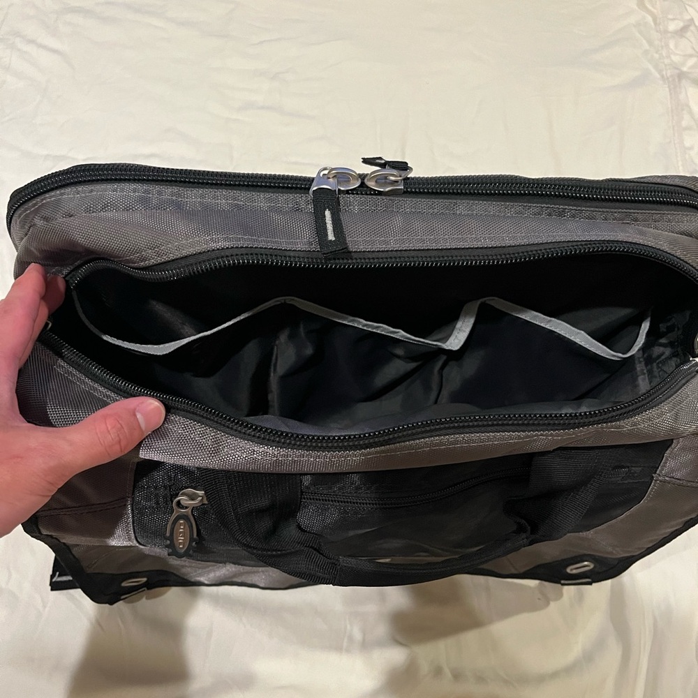 Ogio single shoulder laptop bag - Picture 13 of 14